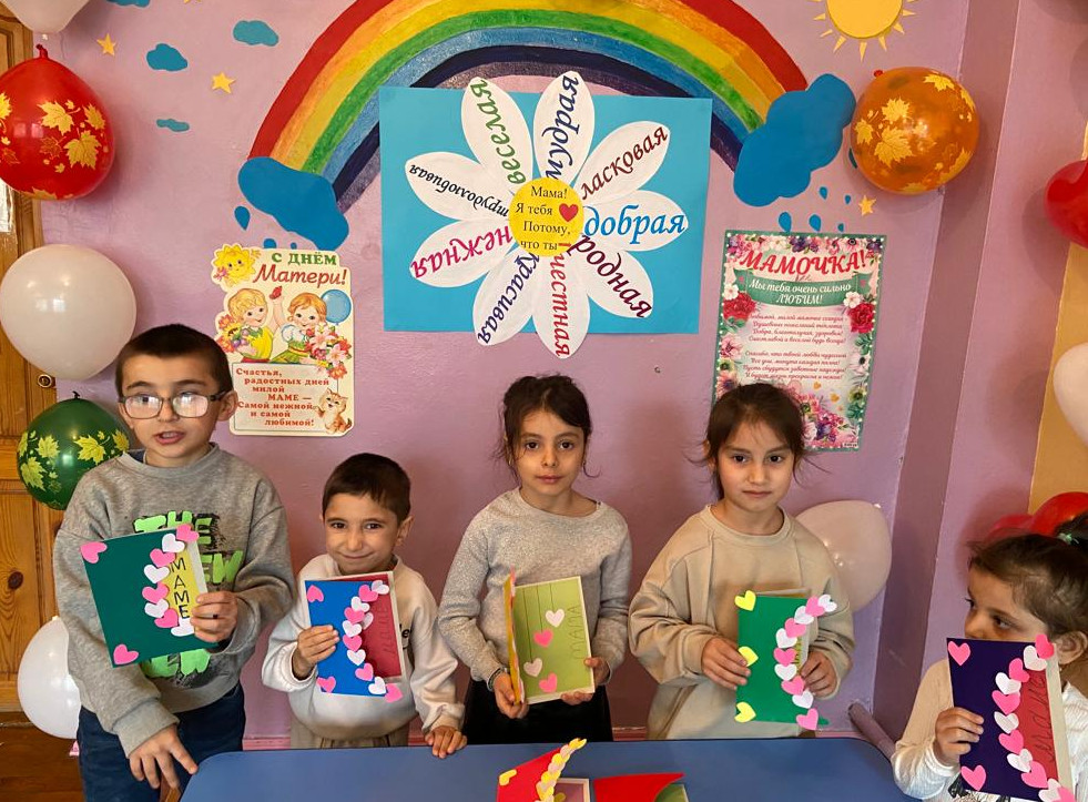 Открытое занятие " День матери" в младшей группе.